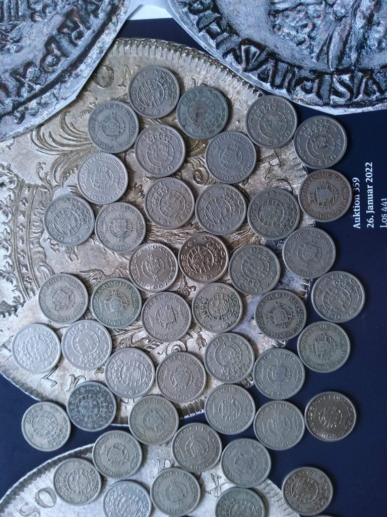 23424#Angola lote 50 moedas de 2,5 escudos datas diversas
