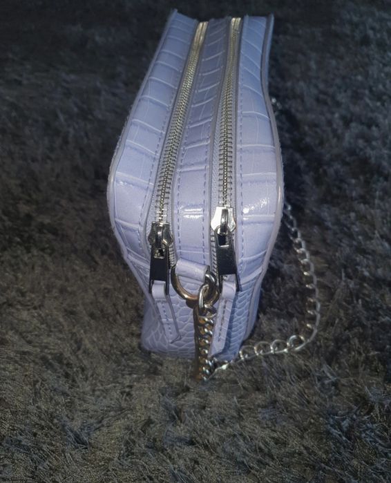 Torebka mała Bershka fiolet na łańcuszku