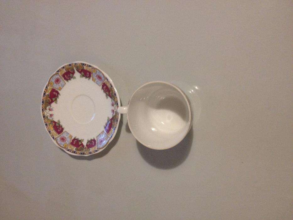 Chávena e pires antigos, porcelana Limoges, estão impecáveis