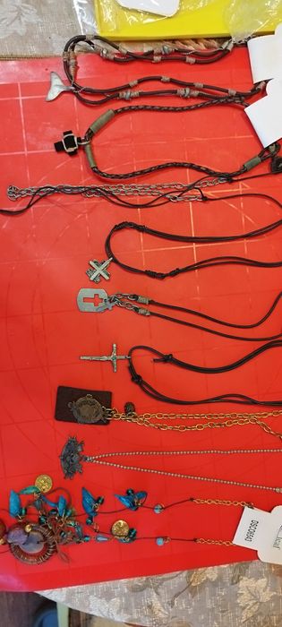 Продам бижутерию  Leaf кулоны браслеты