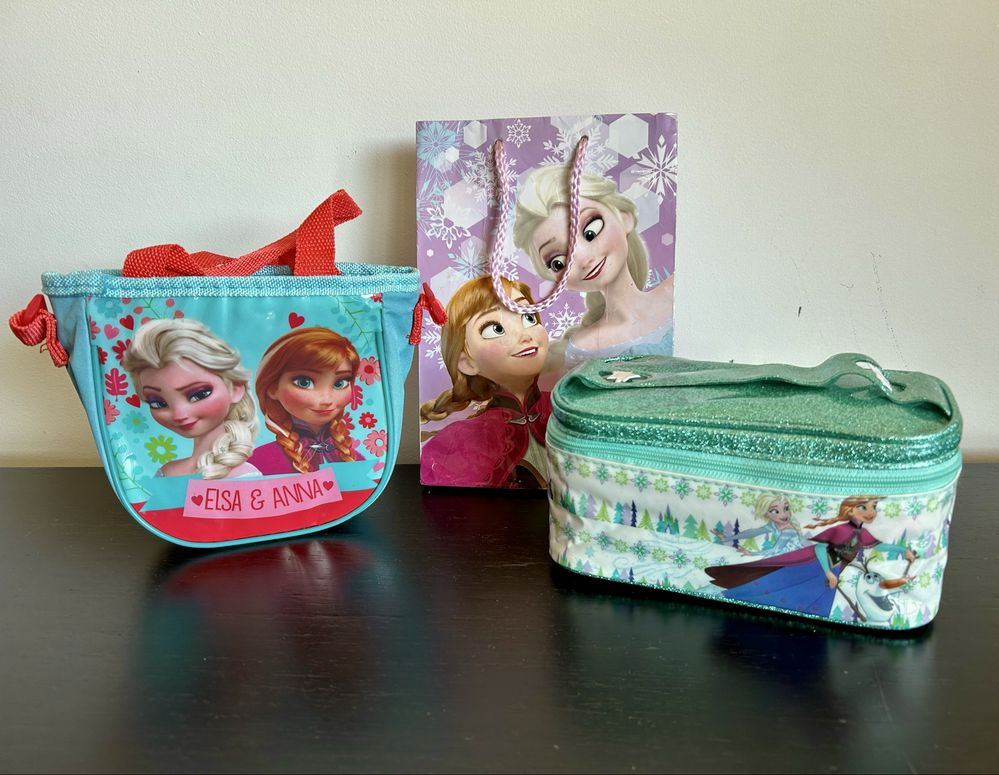 Mala, bolsa, estojo e 2 puzzles (100 peças) Frozen - Elsa e Anna