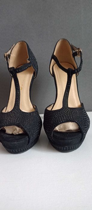 Туфлі на каблуку/блискучі чорні каміньчики