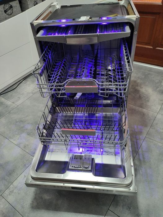 Топова посудомийна машина Bosch на 15 комплектів