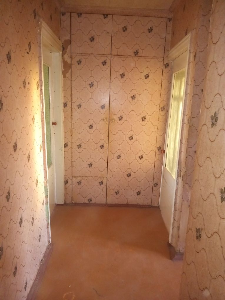 Продам 2-х квартиру під ремонт
