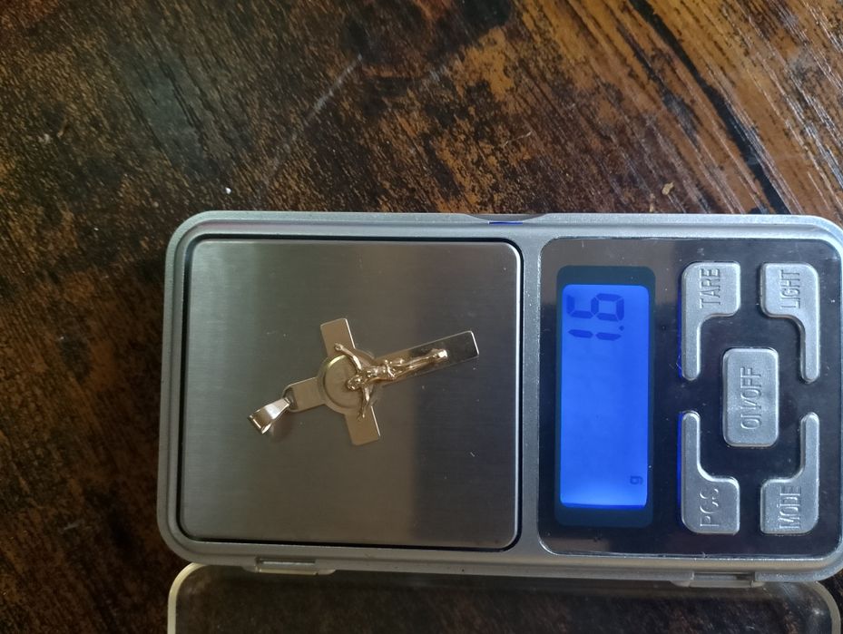 Używany Krzyżyk złoty św. Benegdyta