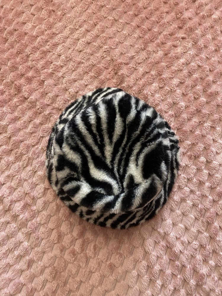 Sinsay Bucket w panterkę pluszowy puszysty wędkarski zebra kapelusz