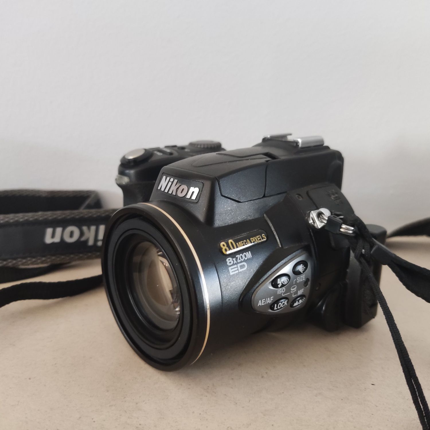 Nikon Coolpix 8700 - máquina fotográfica digital (digicam)