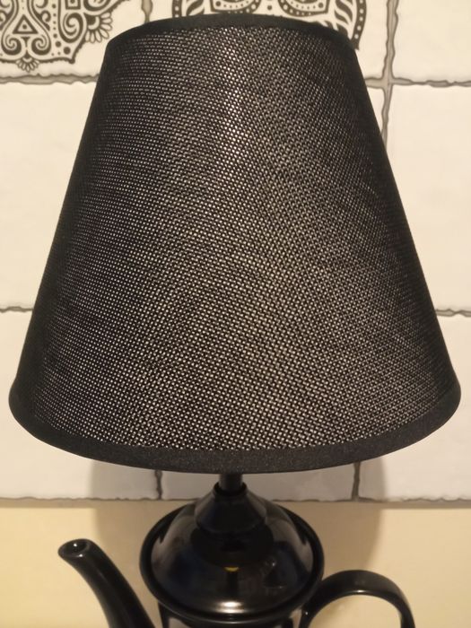 Lampka stołowa czarna