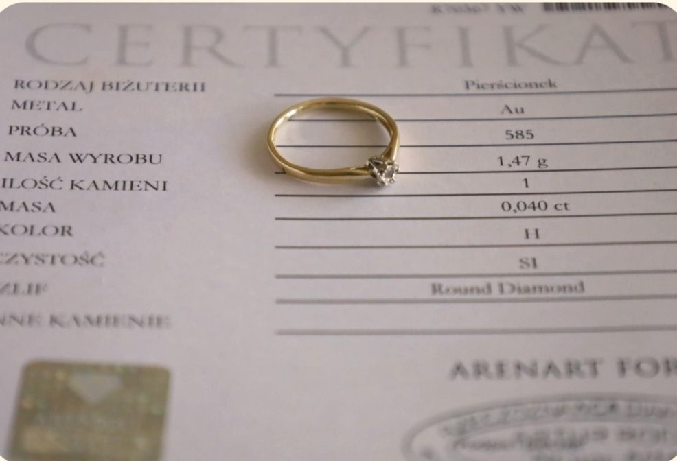 Złoty pierścionek 585 zareczynowy z brylantem w koszyczku  certyfikat