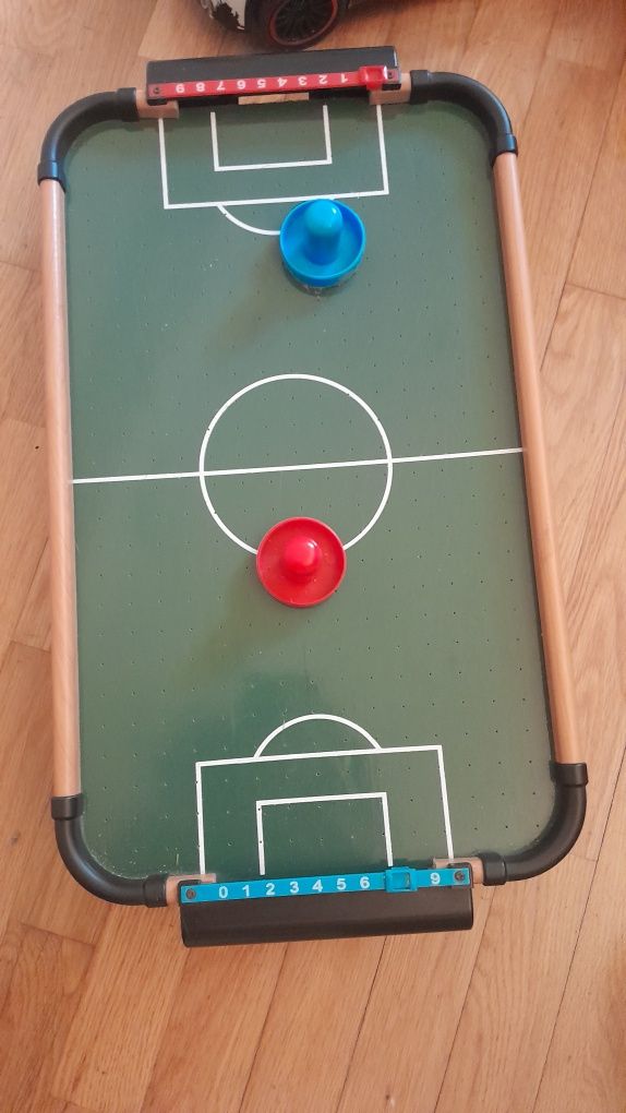 Jogo de mesa em bom estado
