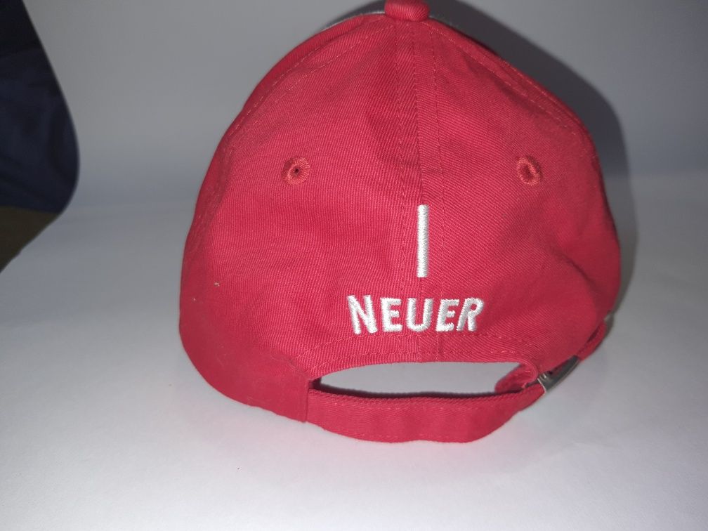 Продам кепки футбольных клубов Manchester United и FC Bayern Munchen