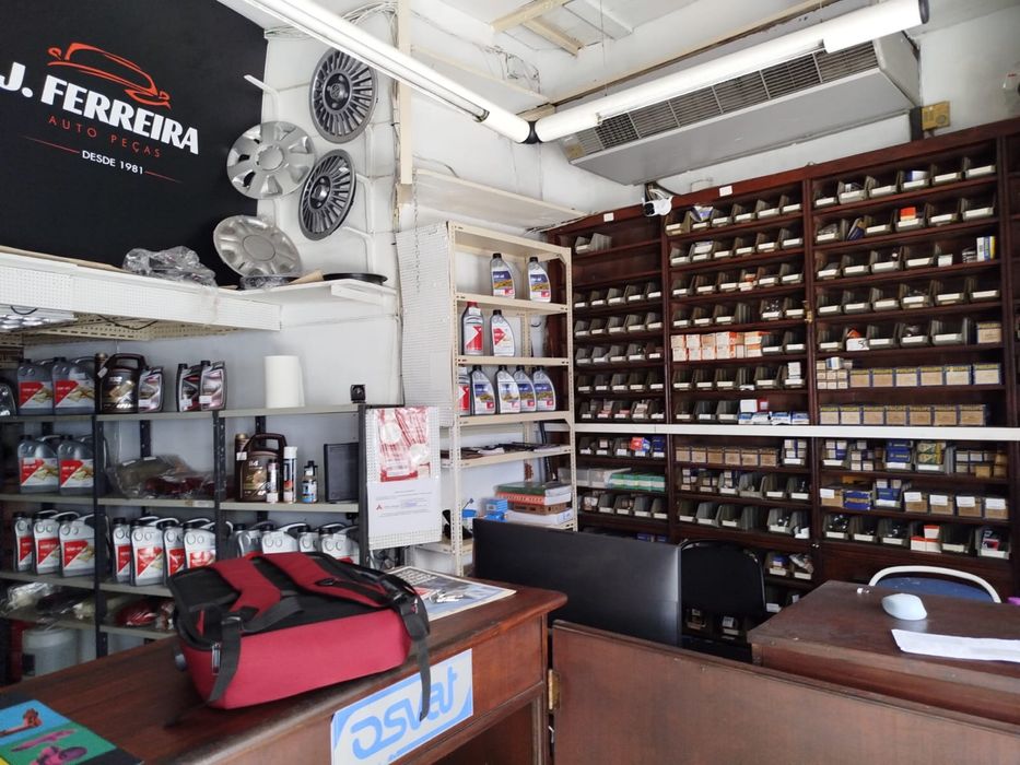 Espaço comercial à venda na Rua Marquês de Fronteira, 110