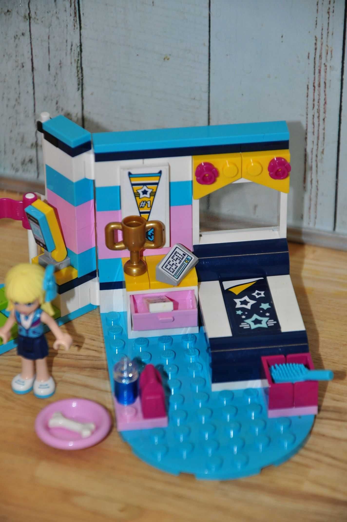 Z0026. Zestaw LEGO Friends 41328-1 Stephanie's Bedroom