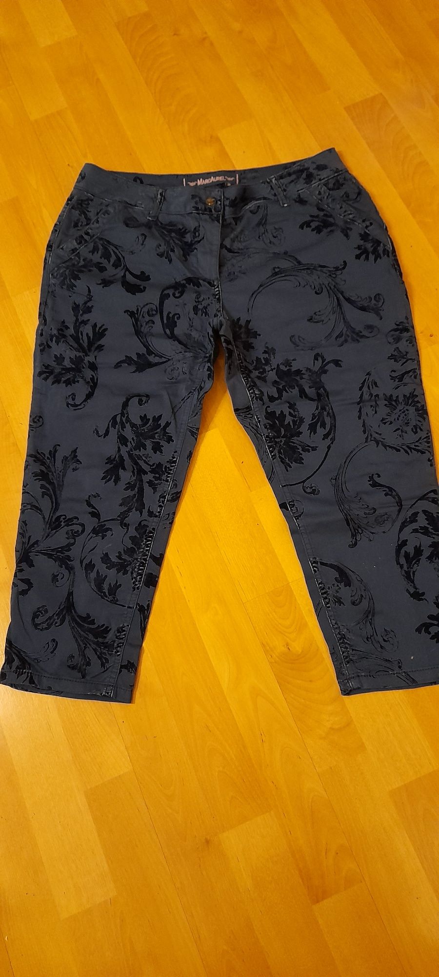 Spodnie 3/4, rozmiar 40, aksamitna aplikacja, Marc Aurel