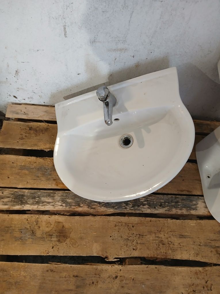 Sprzedam umywalka z baterią wężyki okazja