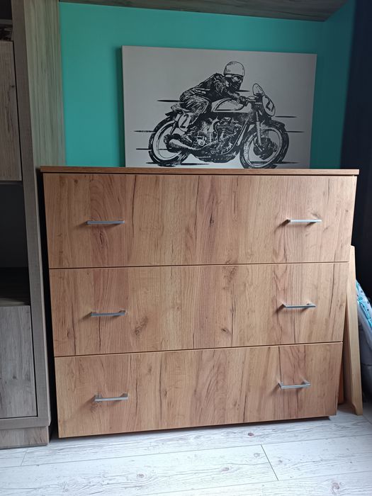 Komoda z trzema głębokimi szufladami