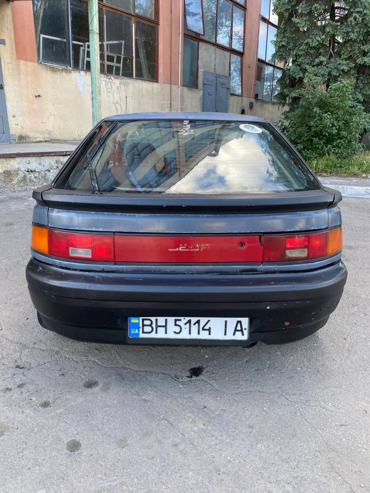 Продам Mazda 323 1991 год 1.5л Бензин