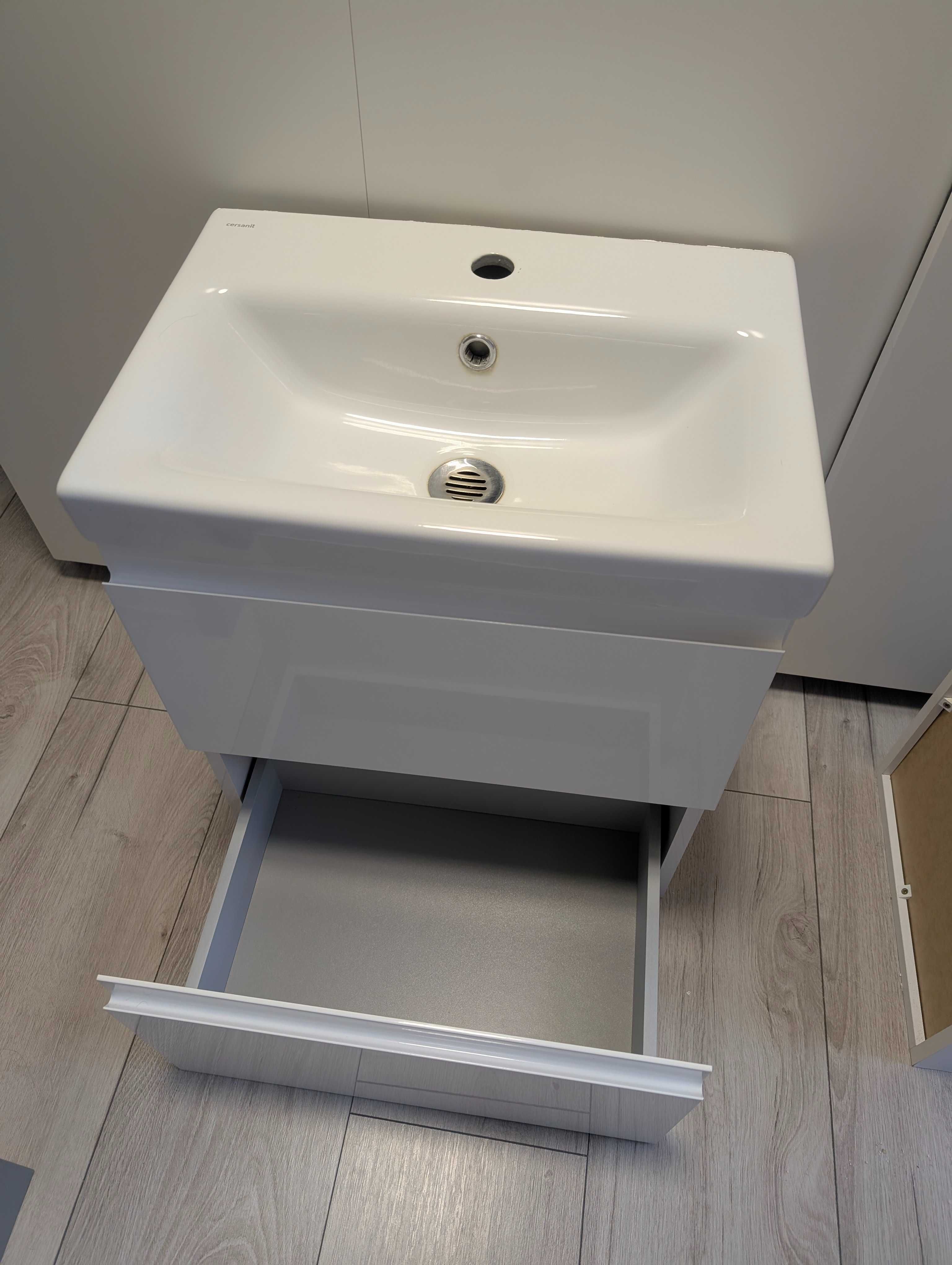 Zestaw do łazienki - szafka pod umywalkę z baterią i akcesoriami