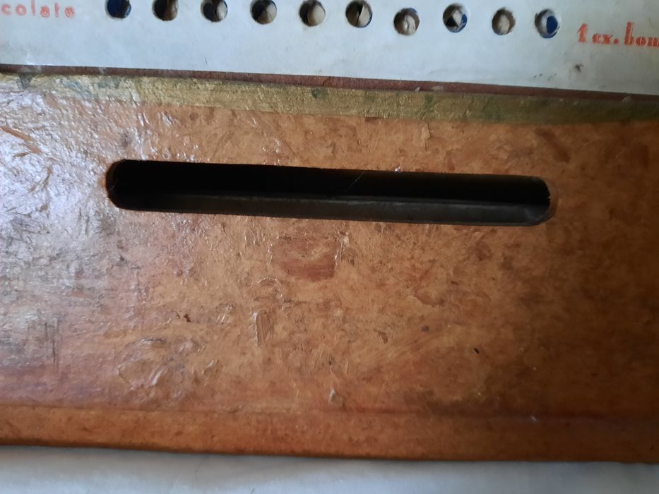 Caixa de furos para chocolates CEL Lda