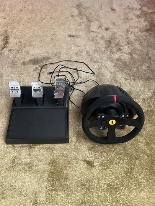 Volante Thrustmaster T300 Ferrari Integral Alcantra Edition Ps4/Ps3/Pc