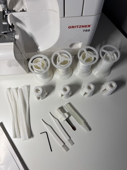 Overlock 4-nitkowy Gritzner 788 + akcesoria