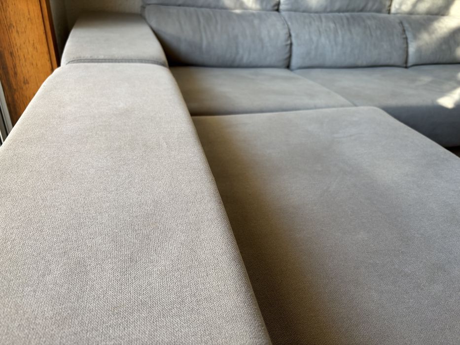 Sofa cinza com chaise lounge