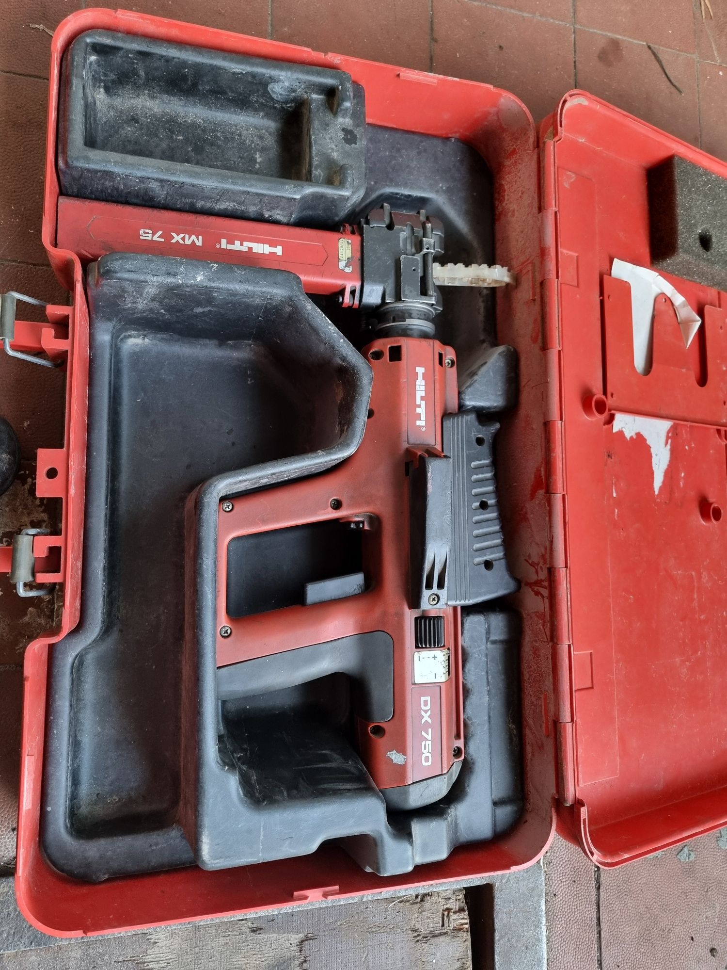 Hilti dx 750 Gwoździarka na naboje stal dach blacha