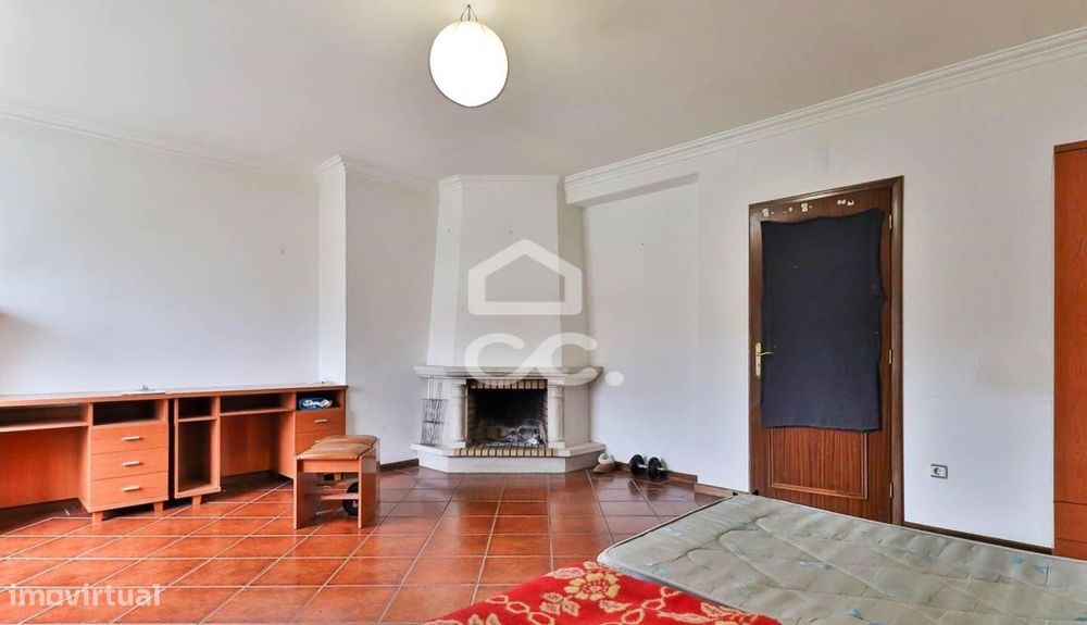 Apartamento com entradas independentes em São Martinho do Bispo, junto