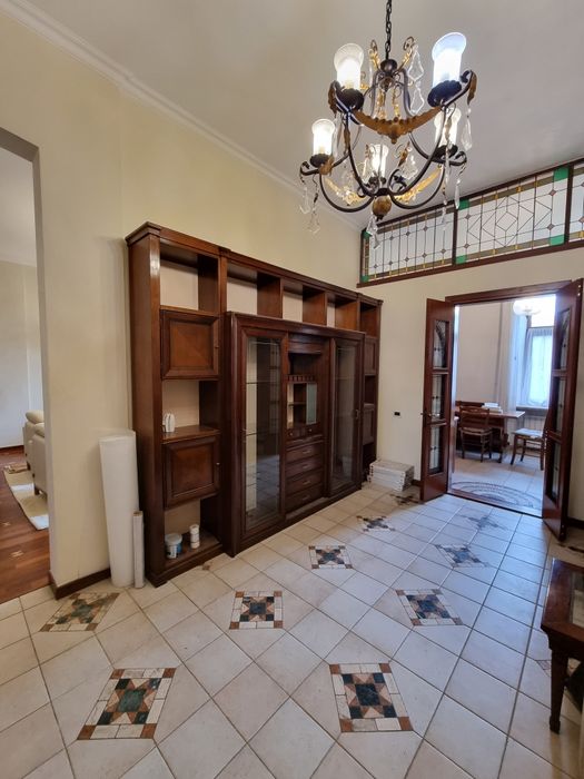 Подол, Андреевский спускск 2в, статусный дом, высокие потолки