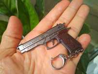 Брелок Beretta M-9 подарочный.