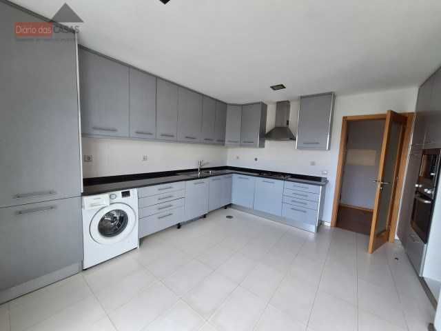 Arrenda-se excelente apartamento T4, Coimbra, junto ao Fórum