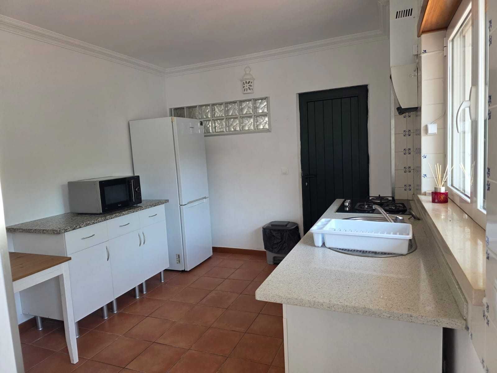 Casa branca mobilada