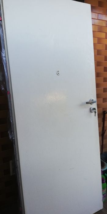 Skrzydła drzwiowe białe z klamkami,różne