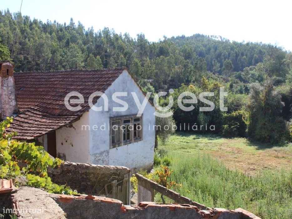 Quinta para recuperar em pedra no concelho de Ferreira do Zêzere