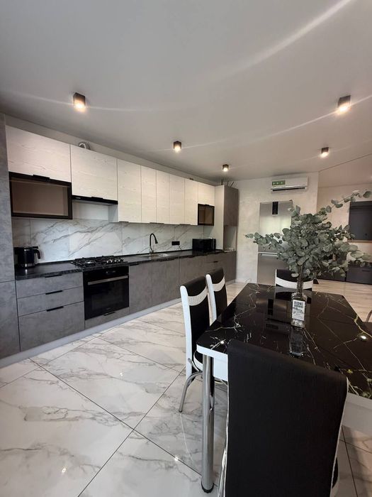 Оренда просторої 3 км квартири в затишному районі центра міста