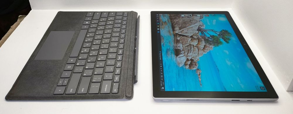 Ультробук плашет Microsoft Surface Pro 5 / Intel i5/ 8Gb/ SSD 256Gb