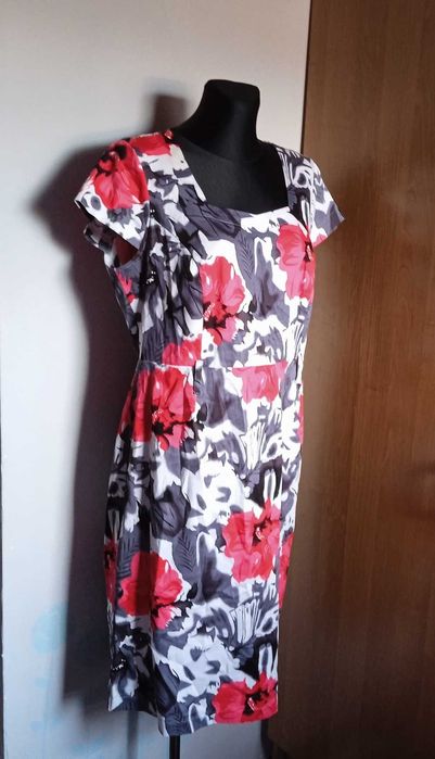 Sukienka w kwiaty ładny dekolt r. 46