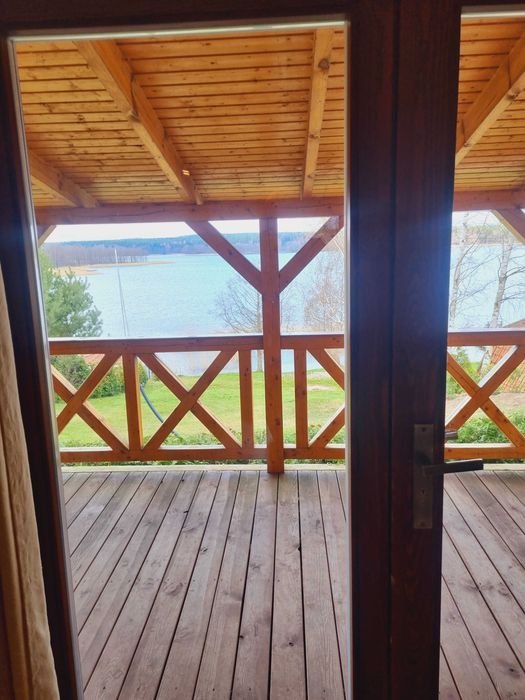 Domek nad jeziorem z linią brzegową na Mazurach Ryn Rybical - Staś