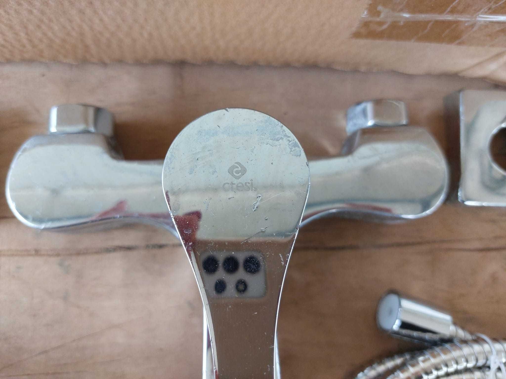 Torneira de banheira Ctesi com chuveiro