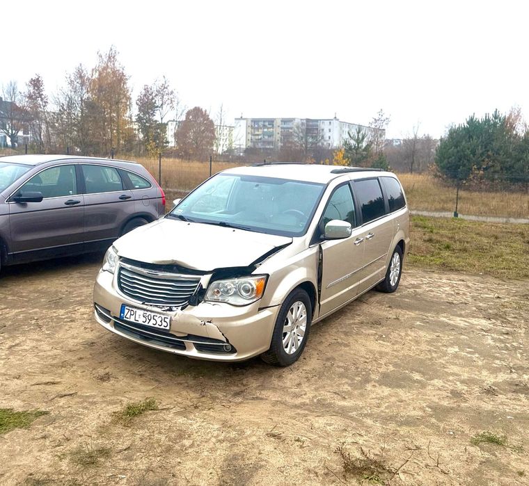 Chrysler Town & Country 3.6 Benzyna + GAZ 2016 r Delikatnie Uszkodzony Pali Jeździ