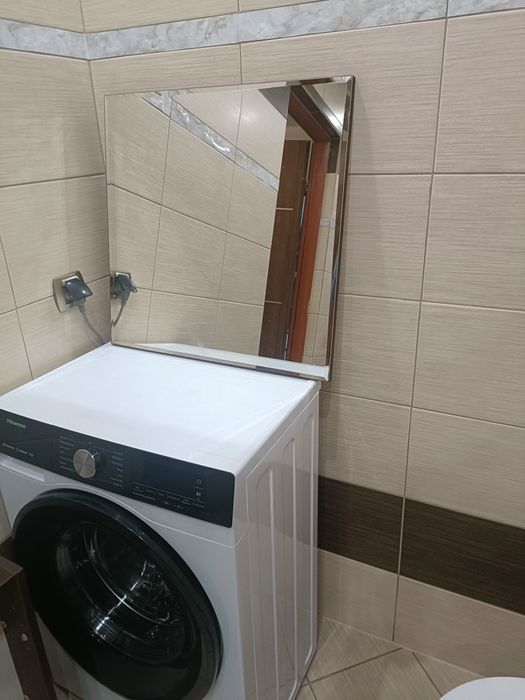 Oddam szafkę z lustrem