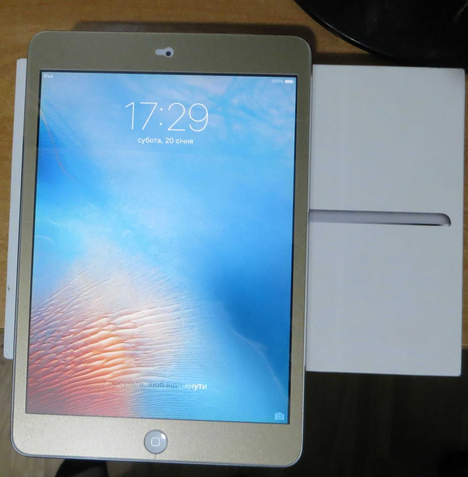 Планшет Apple iPad mini Wi-Fi 16 GB  (MD531)