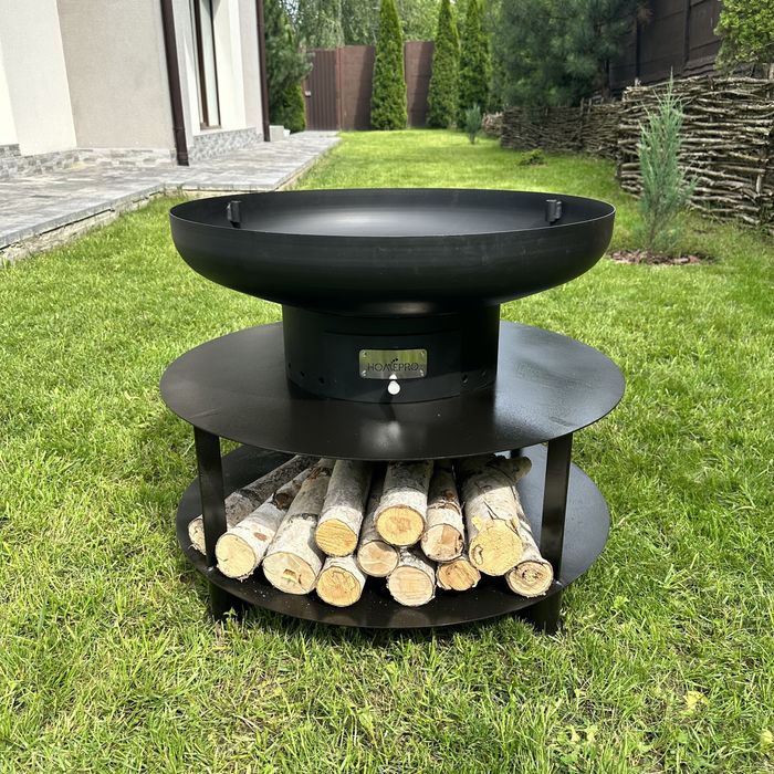 Барбекю мангал гриль с круговым столом.