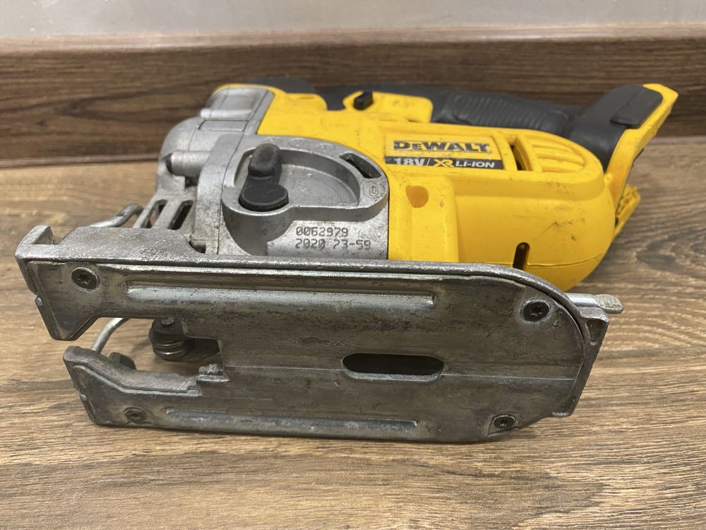 Лобзик DeWalt DCS331