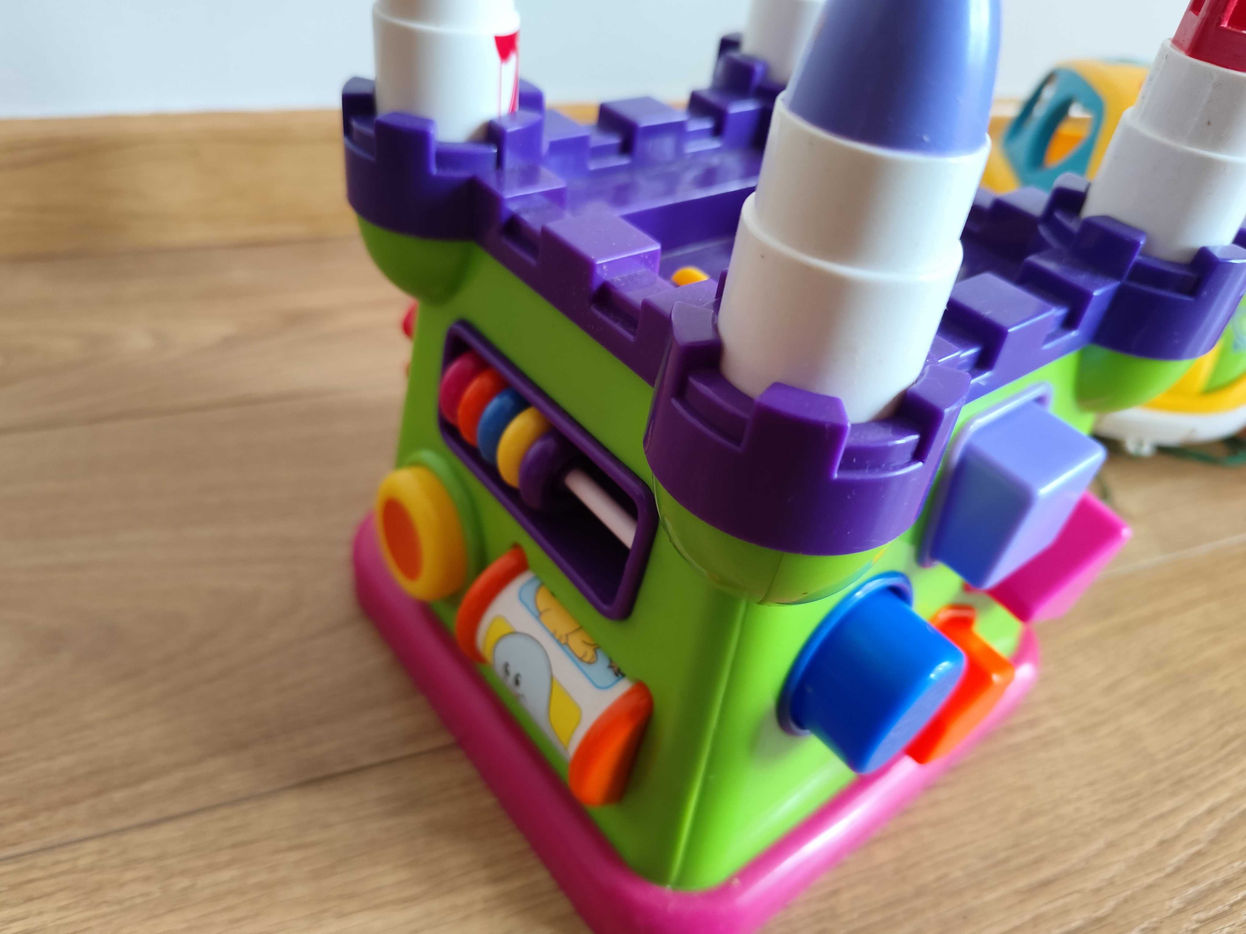 Conjunto brinquedos (carro, castelo)