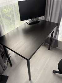 Czarne biurko IKEA