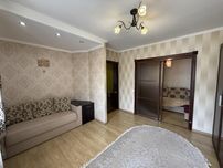 Продам 1-кімнатну квартиру у цетрі міста.