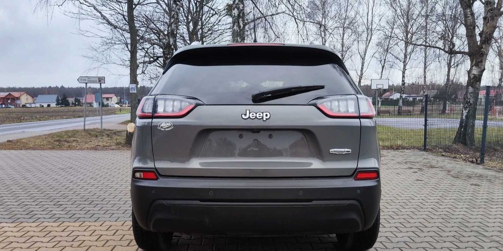 Jeep Cherokee Latitude Plus 2019 року