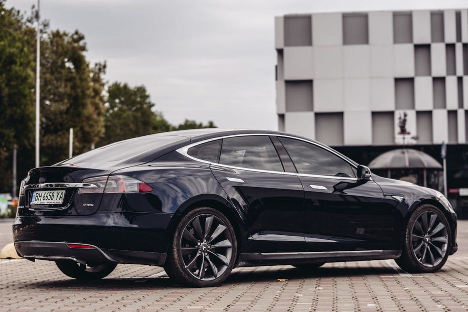 Tesla Model S 2013 год