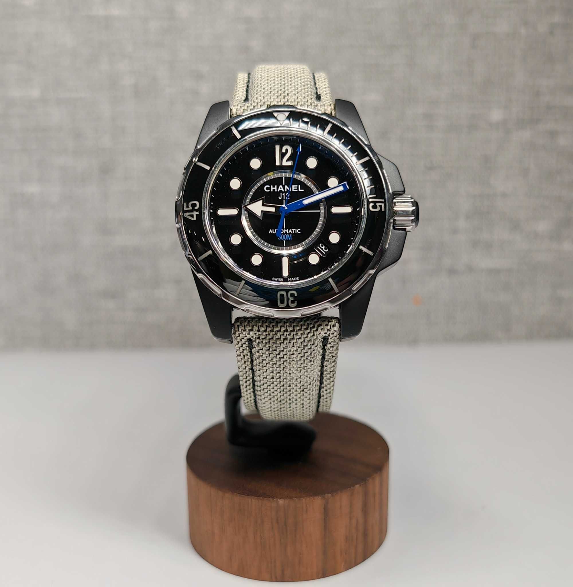 Чоловічий годинник CHANEL J12 Marine 300m 42mm H2558 Black Automatic
